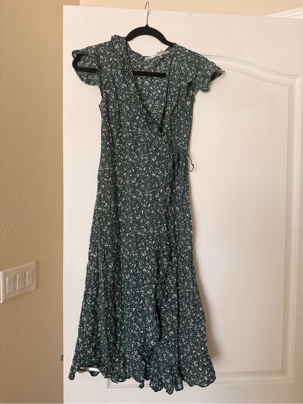 Kimchi Blue Floral Wrap Midi Dress in Dark Green